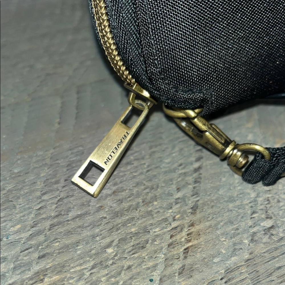 Travelon Black Wallet Wristlet Safe ID RFID Blocking Full Zip Around Closure - Picture 6 of 6